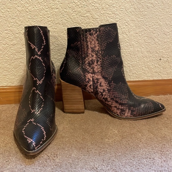 Steve Madden booties - Picture 2 of 2